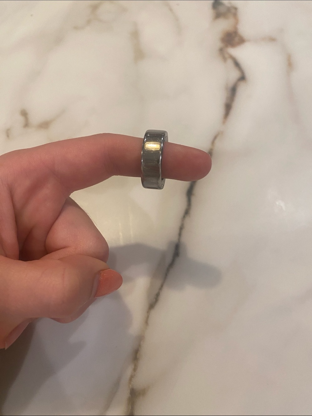 Oura Ring 4 with charger size 8 polished silver - Picture 6 of 6